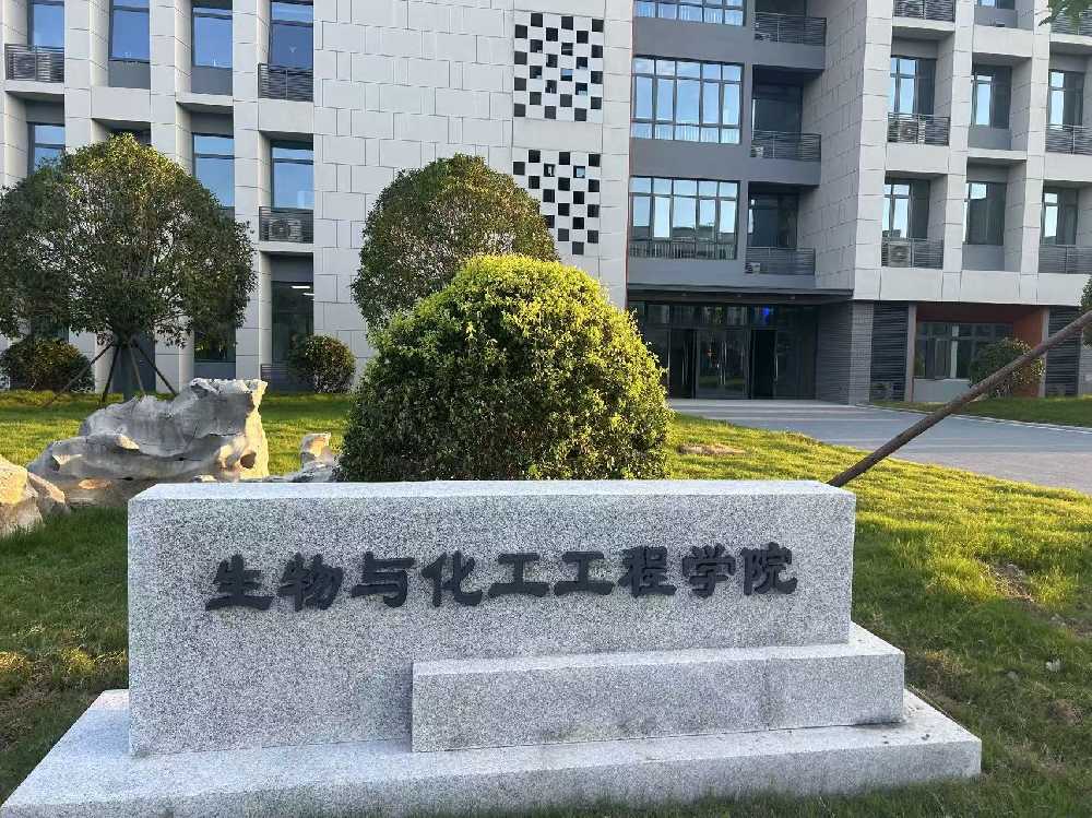 安远县扬州职业大学体育场高杆灯项目